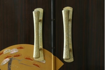中古　高級品　黒檀　扇面と流水文の蒔絵が上品な衣装箪笥　定価約150万円　(R-088159)