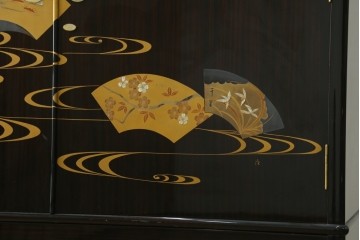 中古　高級品　黒檀　扇面と流水文の蒔絵が上品な衣装箪笥　定価約150万円　(R-088159)
