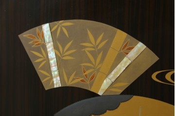 中古　高級品　黒檀　扇面と流水文の蒔絵が上品な衣装箪笥　定価約150万円　(R-088159)