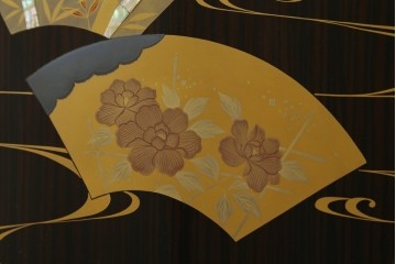 中古　高級品　黒檀　扇面と流水文の蒔絵が上品な衣装箪笥　定価約150万円　(R-088159)