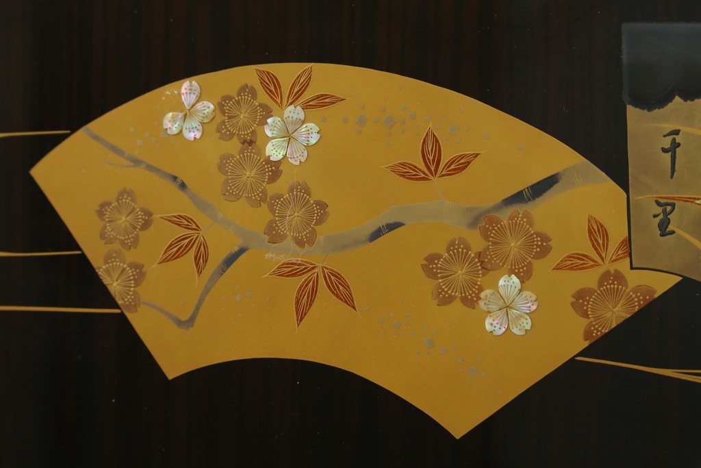 中古　高級品　黒檀　扇面と流水文の蒔絵が上品な衣装箪笥　定価約150万円　(R-088159)
