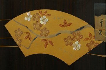 中古　高級品　黒檀　扇面と流水文の蒔絵が上品な衣装箪笥　定価約150万円　(R-088159)