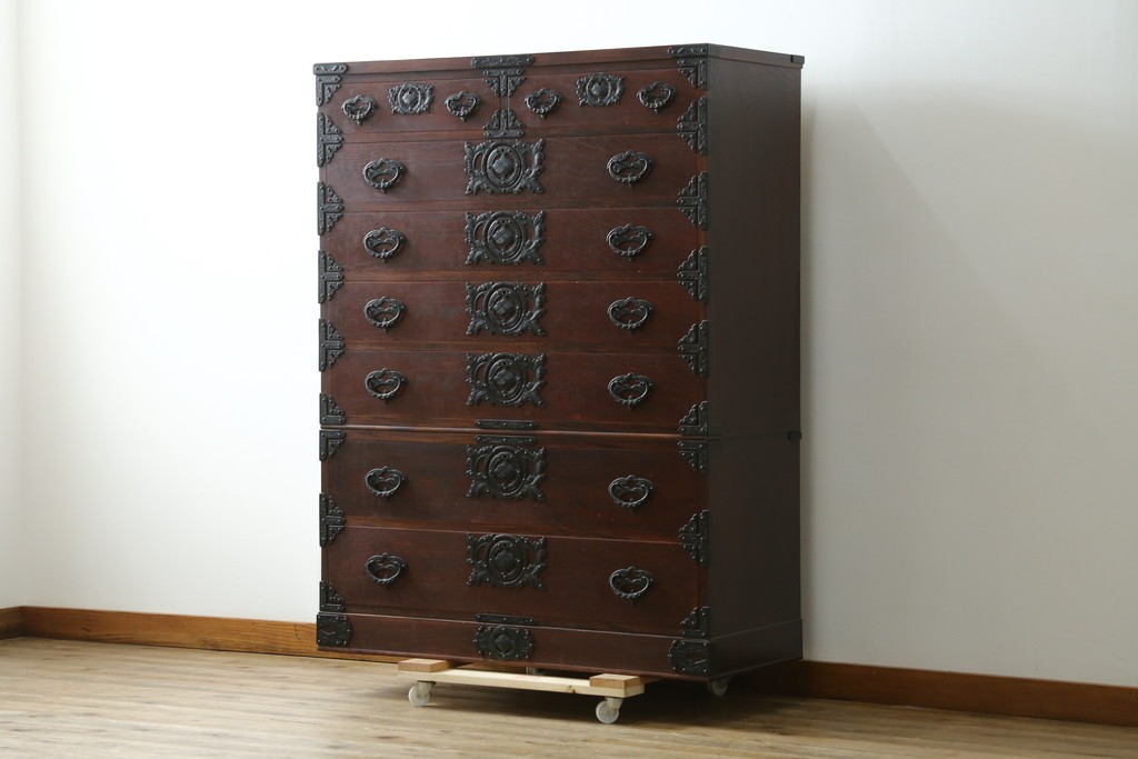中古　岩谷堂箪笥　桜木作(桜木家具店)　存在感を放つみちのく整理タンス　(R-088160)