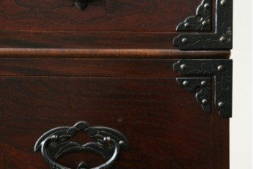 中古　岩谷堂箪笥　桜木作(桜木家具店)　存在感を放つみちのく整理タンス　(R-088160)