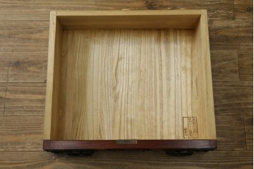 中古　岩谷堂箪笥　桜木作(桜木家具店)　重厚な金具が目を引く整理タンス　(R-088161)