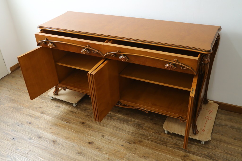 中古　美品　CLイタリア(CLItalia)　流れるような草木のレリーフが美しいサイドボード　定価約180万円　(R-088163)