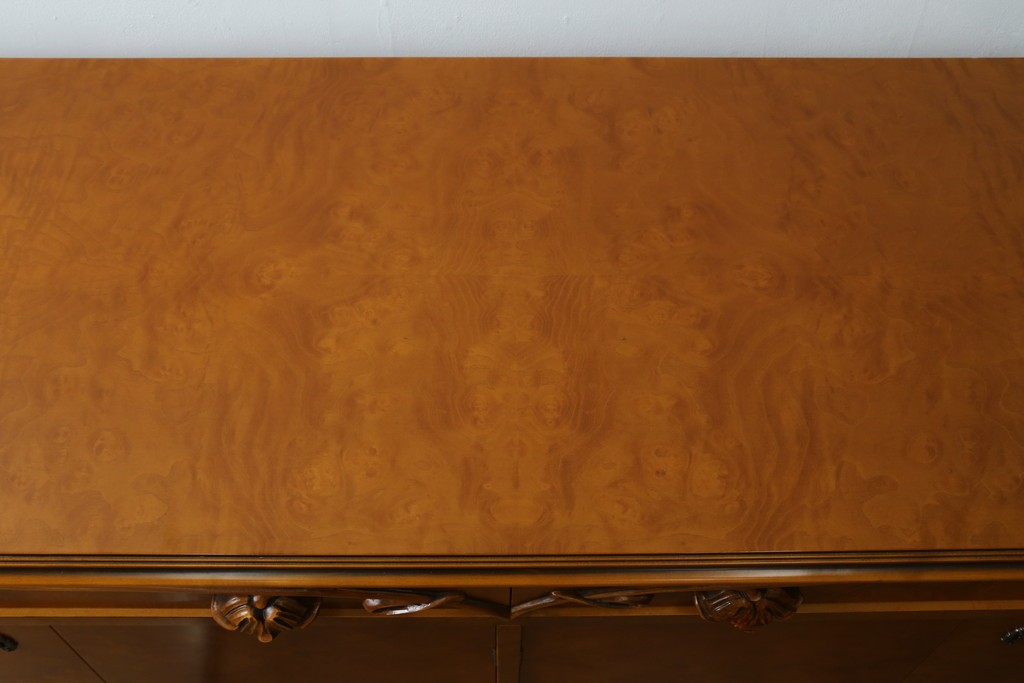 中古　美品　CLイタリア(CLItalia)　流れるような草木のレリーフが美しいサイドボード　定価約180万円　(R-088163)
