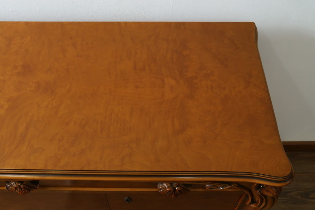 中古　美品　CLイタリア(CLItalia)　流れるような草木のレリーフが美しいサイドボード　定価約180万円　(R-088163)