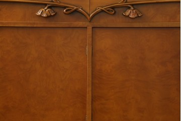 中古　美品　CLイタリア(CLItalia)　流れるような草木のレリーフが美しいサイドボード　定価約180万円　(R-088163)