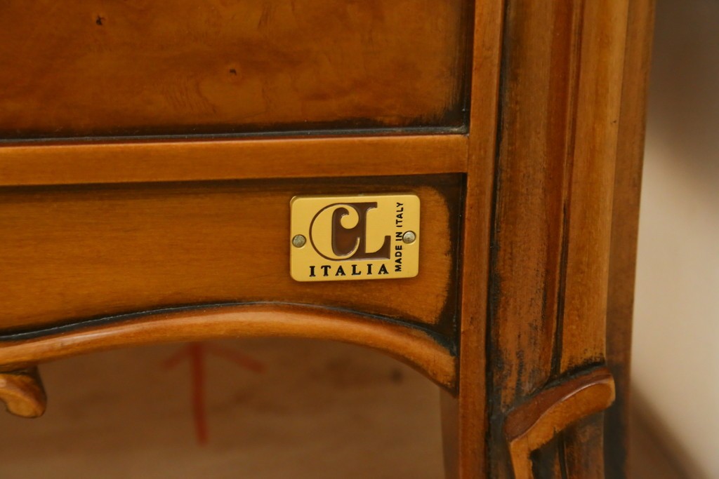 中古　美品　CLイタリア(CLItalia)　流れるような草木のレリーフが美しいサイドボード　定価約180万円　(R-088163)
