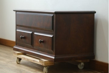 中古　美品　希少な廃番品!!　北海道和光民芸家具　樺(カバ)材　深みのある木色が美しい引き出し2杯付きのベンチチェスト　(R-088167)