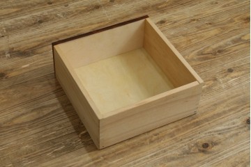 中古　美品　希少な廃番品!!　北海道和光民芸家具　樺(カバ)材　深みのある木色が美しい引き出し2杯付きのベンチチェスト　(R-088167)