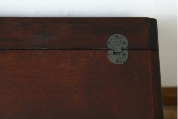 中古　美品　希少な廃番品!!　北海道和光民芸家具　樺(カバ)材　深みのある木色が美しい引き出し2杯付きのベンチチェスト　(R-088167)