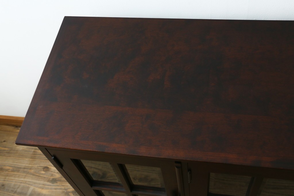 中古　美品　神居民芸(Kamui、カムイ)　ブランドロゴ入り　格子入りガラス扉のサイドボード　(R-088168)