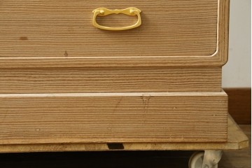 中古　伝統工芸品　七宝引き手　優美な装飾が映える名古屋総桐箪笥 　定価約130万円　(R-088169)