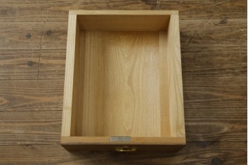 中古　伝統工芸品　七宝引き手　優美な装飾が映える名古屋総桐箪笥ローボード　(R-088170)
