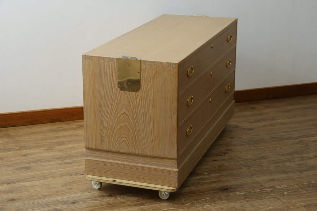 《天板取り付け加工費込み》　中古　伝統工芸品　上品な金色の金具が映える引き出し3杯の名古屋総桐箪笥ローチェスト　(R-088172)