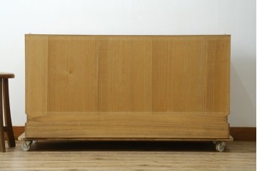 《天板取り付け加工費込み》　中古　伝統工芸品　上品な金色の金具が映える引き出し3杯の名古屋総桐箪笥ローチェスト　(R-088172)