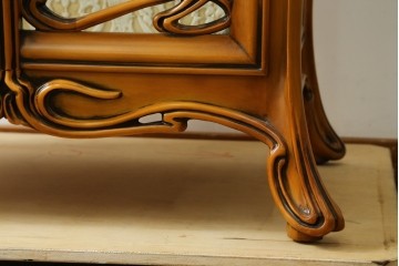 中古　美品　CLイタリア(CLItalia)社　優美な曲線と透かし装飾が目を引くキャビネット　定価約210万円　(R-088174)