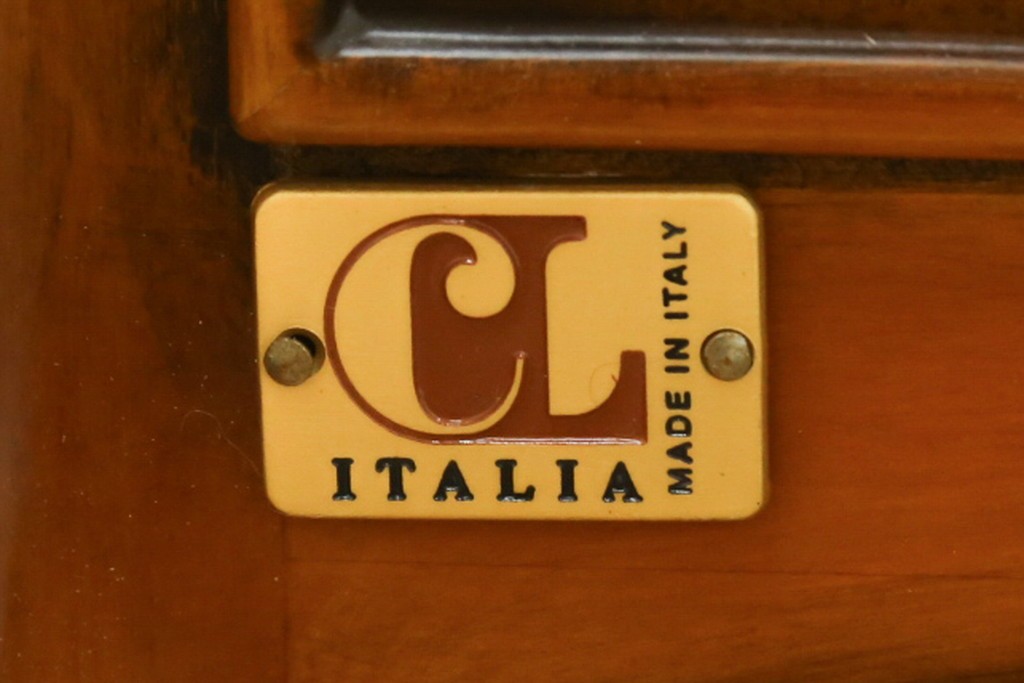 中古　美品　CLイタリア(CLItalia)社　優美な曲線と透かし装飾が目を引くキャビネット　定価約210万円　(R-088174)