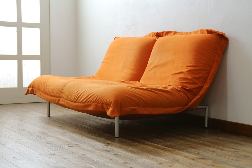中古　ligne roset(リーンロゼ)　ROSETCalin(ロゼカラン)　type1　スウェードR-0691　鮮やかなオレンジカラーの2人掛けソファ　定価約52万円　(R-088177)