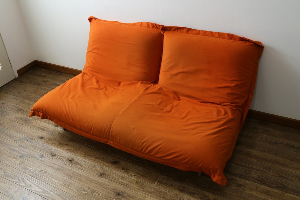 中古　ligne roset(リーンロゼ)　ROSETCalin(ロゼカラン)　type1　スウェードR-0691　鮮やかなオレンジカラーの2人掛けソファ　定価約52万円　(R-088177)