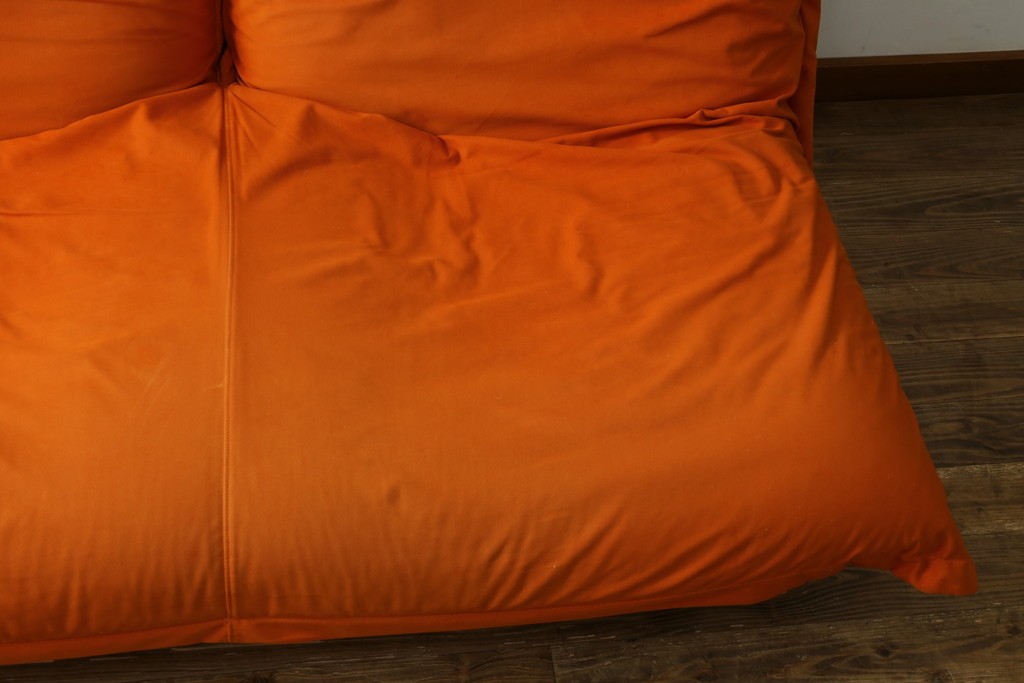 中古　ligne roset(リーンロゼ)　ROSETCalin(ロゼカラン)　type1　スウェードR-0691　鮮やかなオレンジカラーの2人掛けソファ　定価約52万円　(R-088177)