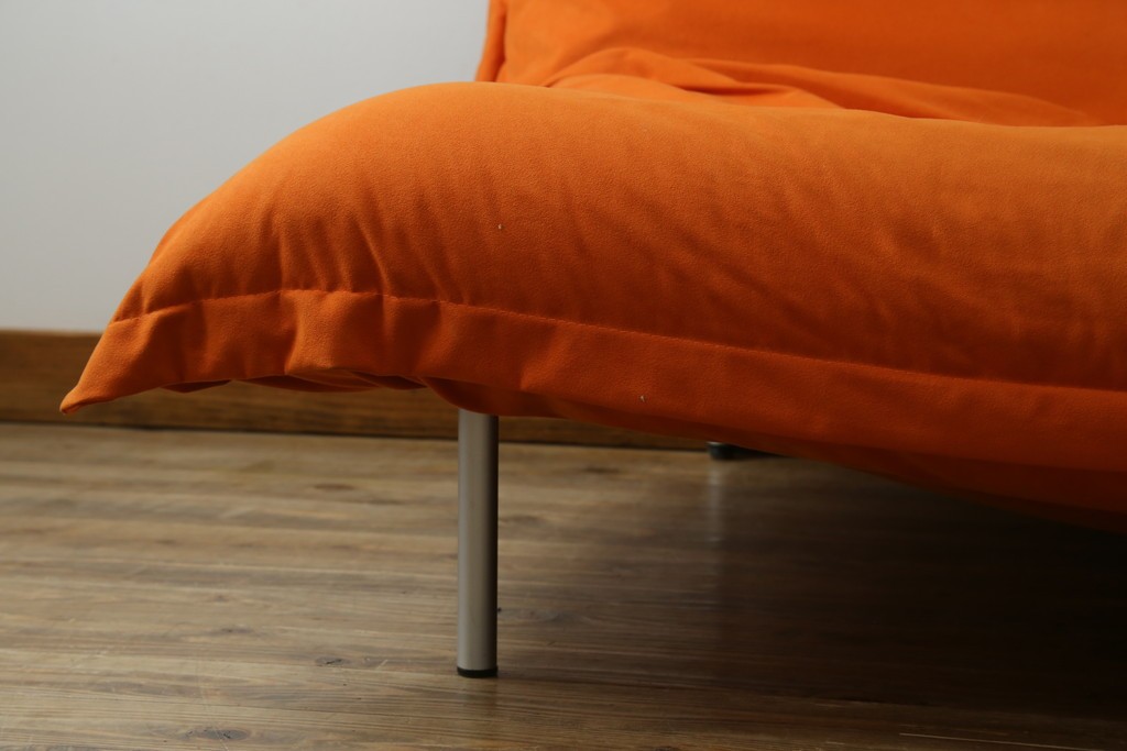 中古　ligne roset(リーンロゼ)　ROSETCalin(ロゼカラン)　type1　スウェードR-0691　鮮やかなオレンジカラーの2人掛けソファ　定価約52万円　(R-088177)