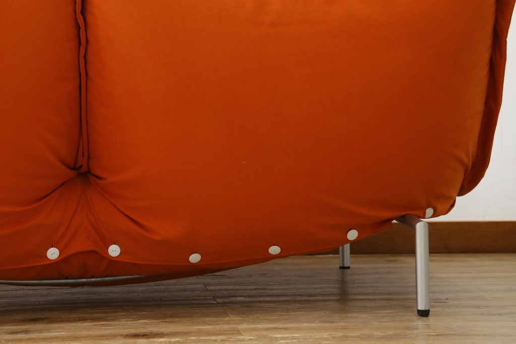 中古　ligne roset(リーンロゼ)　ROSETCalin(ロゼカラン)　type1　スウェードR-0691　鮮やかなオレンジカラーの2人掛けソファ　定価約52万円　(R-088177)