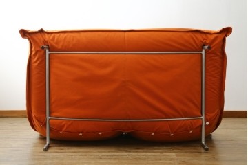中古　ligne roset(リーンロゼ)　ROSETCalin(ロゼカラン)　type1　スウェードR-0691　鮮やかなオレンジカラーの2人掛けソファ　定価約52万円　(R-088177)