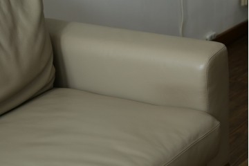 中古　美品　CONDE HOUSE(カンディハウス)　本革　ウォールナット材　オットマン付き2人掛けソファ　定価約128万円　(R-088180)