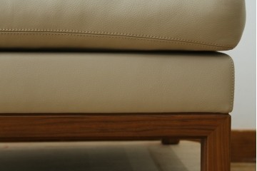 中古　美品　CONDE HOUSE(カンディハウス)　本革　ウォールナット材　オットマン付き2人掛けソファ　定価約128万円　(R-088180)