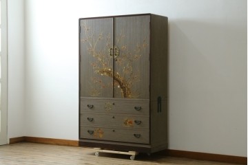 中古　美品　木地蒔絵　並厚　梅や草花の図が上品な着物箪笥　定価約100万円　(R-088181)