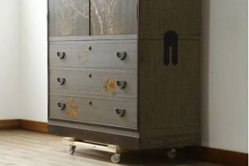 中古　美品　木地蒔絵　並厚　梅や草花の図が上品な着物箪笥　定価約100万円　(R-088181)