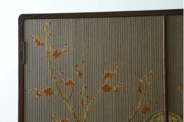 中古　美品　木地蒔絵　並厚　梅や草花の図が上品な着物箪笥　定価約100万円　(R-088181)