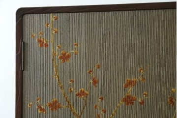 中古　美品　木地蒔絵　並厚　梅や草花の図が上品な着物箪笥　定価約100万円　(R-088181)