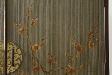 中古　美品　木地蒔絵　並厚　梅や草花の図が上品な着物箪笥　定価約100万円　(R-088181)