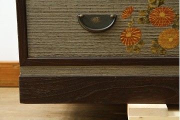中古　美品　木地蒔絵　並厚　梅や草花の図が上品な着物箪笥　定価約100万円　(R-088181)