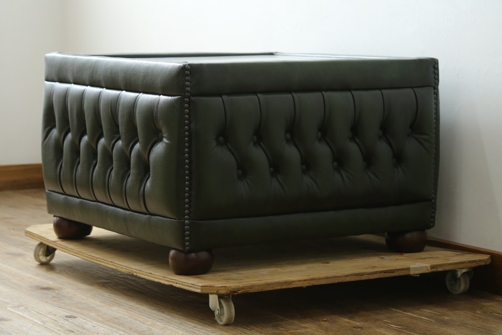 中古　美品　イギリス　OLD TIMES(オールドタイムス)　Bradbury Pouffe Table(ブラッドベリー プーフ テーブル)　本革　チェスターフィールド調のセンターテーブル　定価約30万円　(R-088182)
