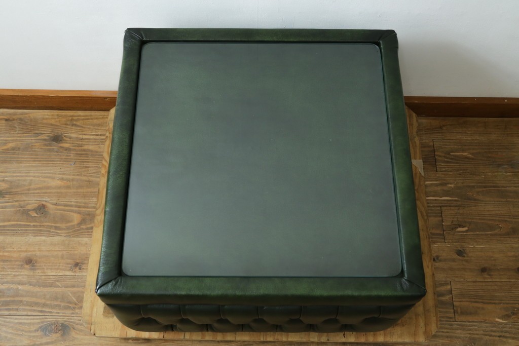 中古　美品　イギリス　OLD TIMES(オールドタイムス)　Bradbury Pouffe Table(ブラッドベリー プーフ テーブル)　本革　チェスターフィールド調のセンターテーブル　定価約30万円　(R-088182)