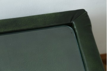 中古　美品　イギリス　OLD TIMES(オールドタイムス)　Bradbury Pouffe Table(ブラッドベリー プーフ テーブル)　本革　チェスターフィールド調のセンターテーブル　定価約30万円　(R-088182)