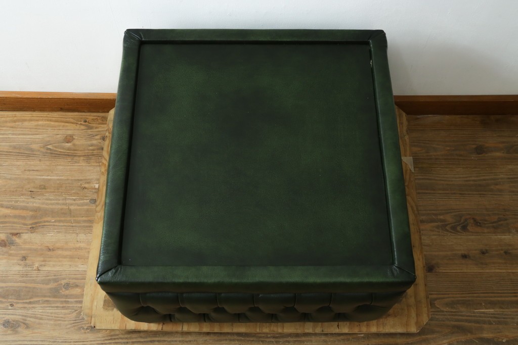 中古　美品　イギリス　OLD TIMES(オールドタイムス)　Bradbury Pouffe Table(ブラッドベリー プーフ テーブル)　本革　チェスターフィールド調のセンターテーブル　定価約30万円　(R-088182)