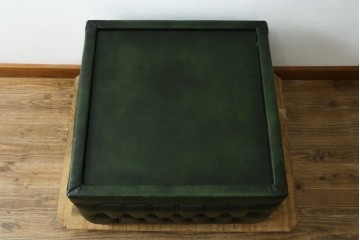 中古　美品　イギリス　OLD TIMES(オールドタイムス)　Bradbury Pouffe Table(ブラッドベリー プーフ テーブル)　本革　チェスターフィールド調のセンターテーブル　定価約30万円　(R-088182)