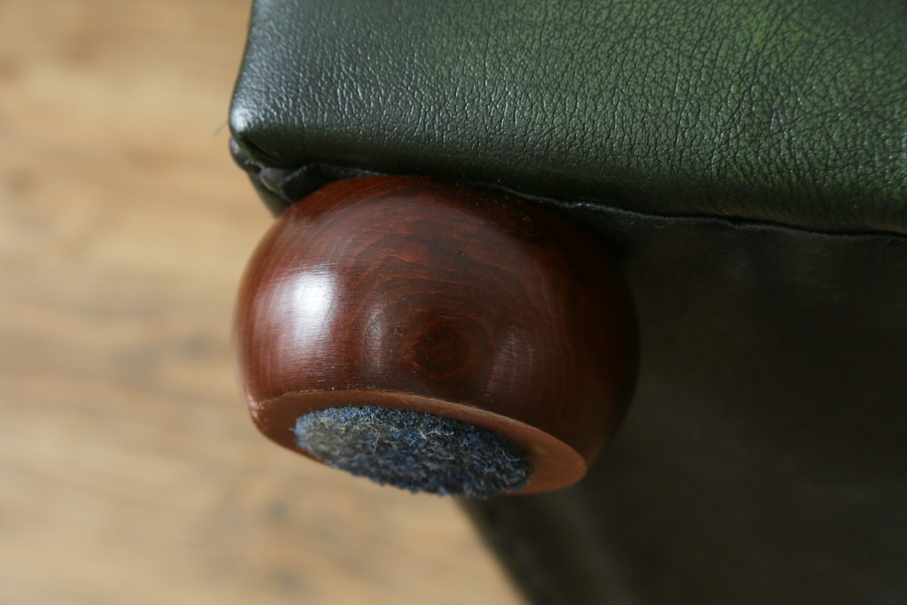 中古　美品　イギリス　OLD TIMES(オールドタイムス)　Bradbury Pouffe Table(ブラッドベリー プーフ テーブル)　本革　チェスターフィールド調のセンターテーブル　定価約30万円　(R-088182)