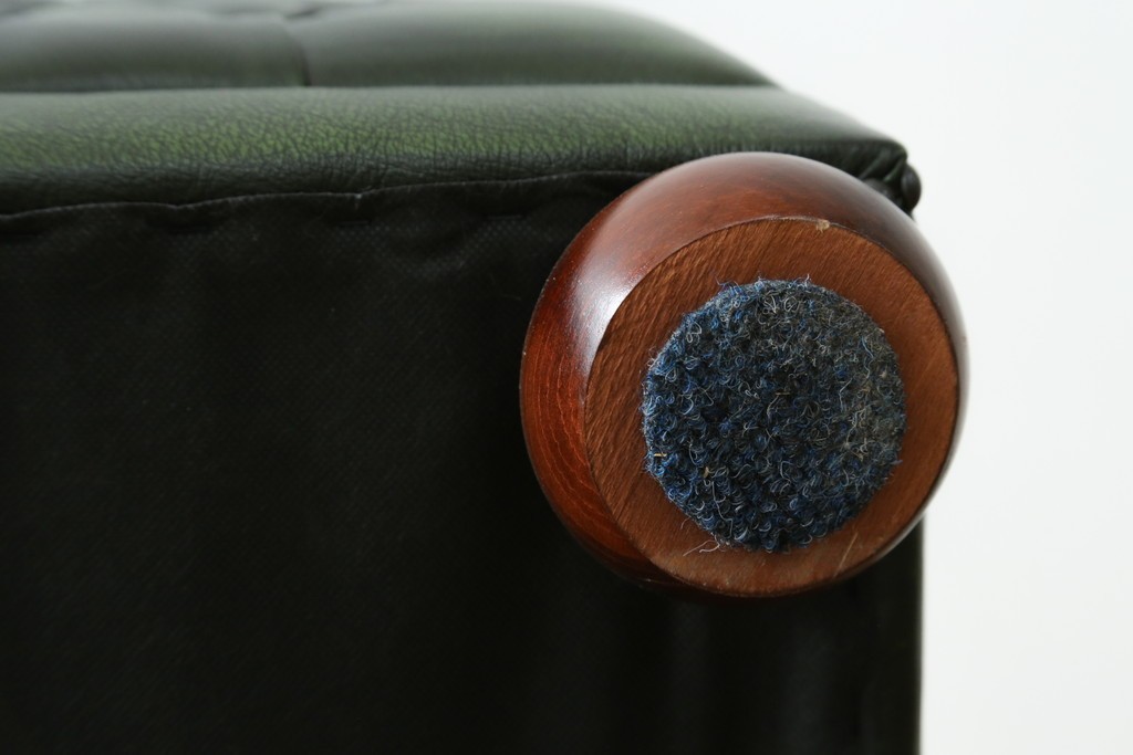 中古　美品　イギリス　OLD TIMES(オールドタイムス)　Bradbury Pouffe Table(ブラッドベリー プーフ テーブル)　本革　チェスターフィールド調のセンターテーブル　定価約30万円　(R-088182)