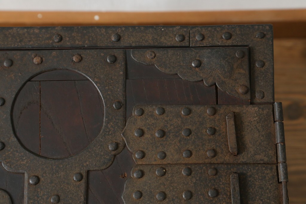 和製アンティーク　希少　完全オリジナル!!　総欅(ケヤキ)材　荘厳な雰囲気を醸し出す当時のままの佐渡船箪笥　R-088183