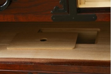 中古　美品　欅産業　仙台民藝箪笥(仙台箪笥)　漆塗りの収納箪笥　定価約41万円　(R-088186)