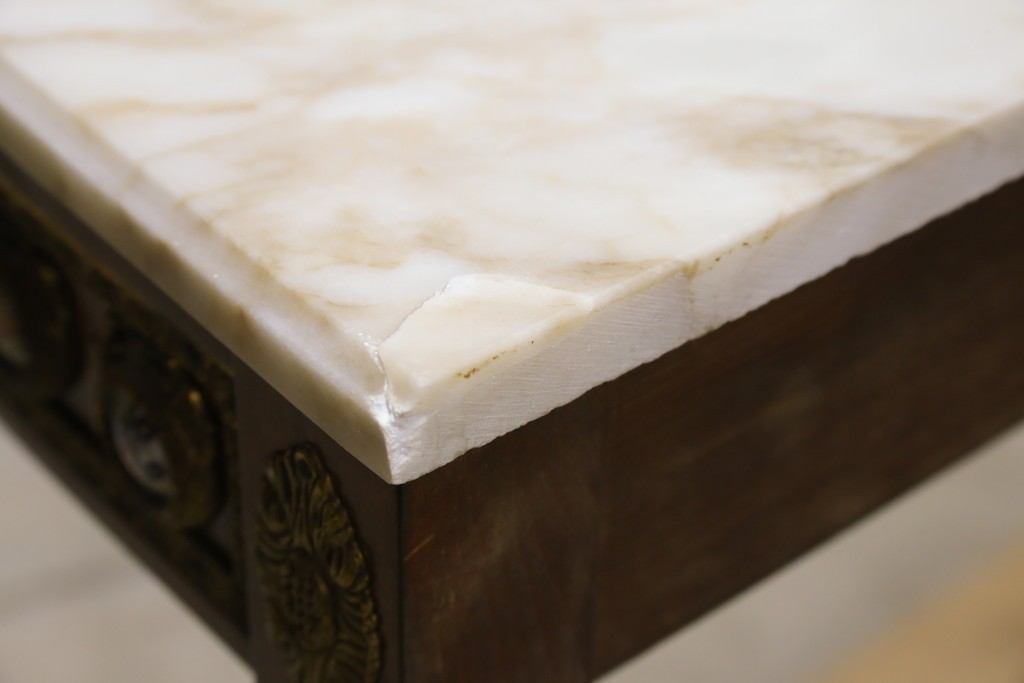 中古　美品　スペイン高級家具　MUARVA S.L.　繊細で華やかな装飾が魅力の小振りなコンソールテーブル　(R-088187)