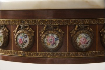 中古　美品　スペイン高級家具　MUARVA S.L.　繊細で華やかな装飾が魅力の小振りなコンソールテーブル　(R-088187)