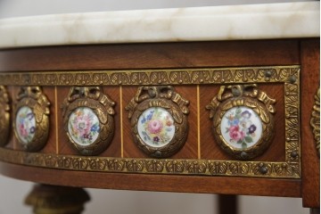 中古　美品　スペイン高級家具　MUARVA S.L.　繊細で華やかな装飾が魅力の小振りなコンソールテーブル　(R-088187)
